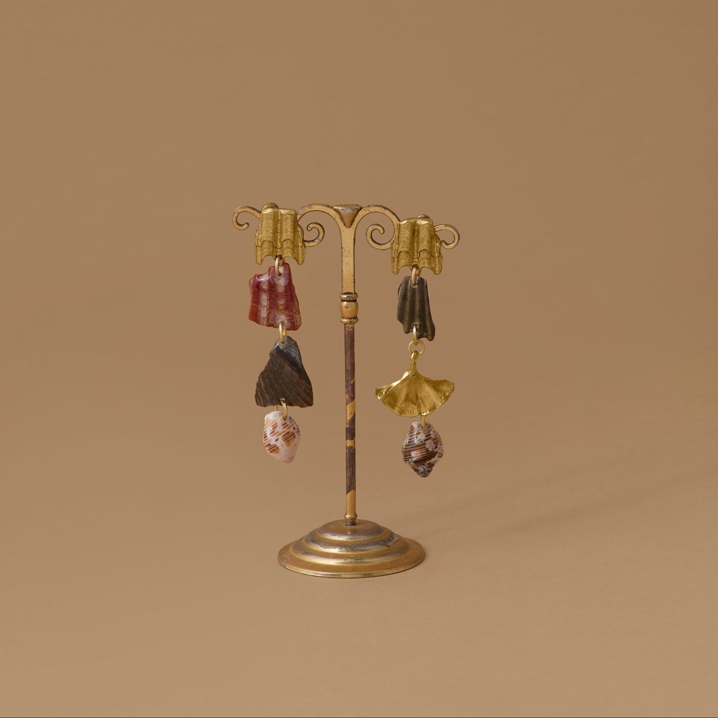 Shell Ginkgo Fragment Earrings