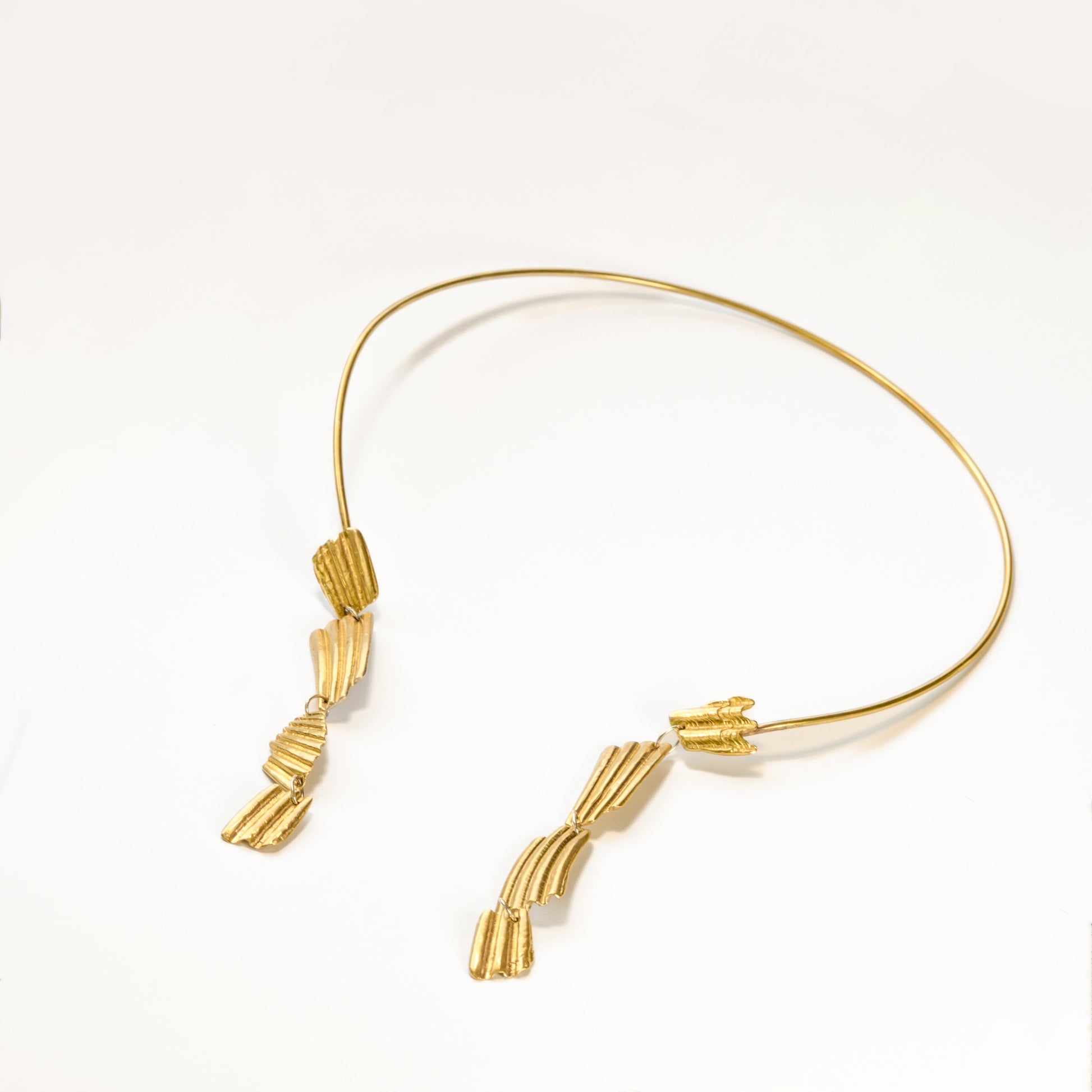 Shell Dangle Open Collar